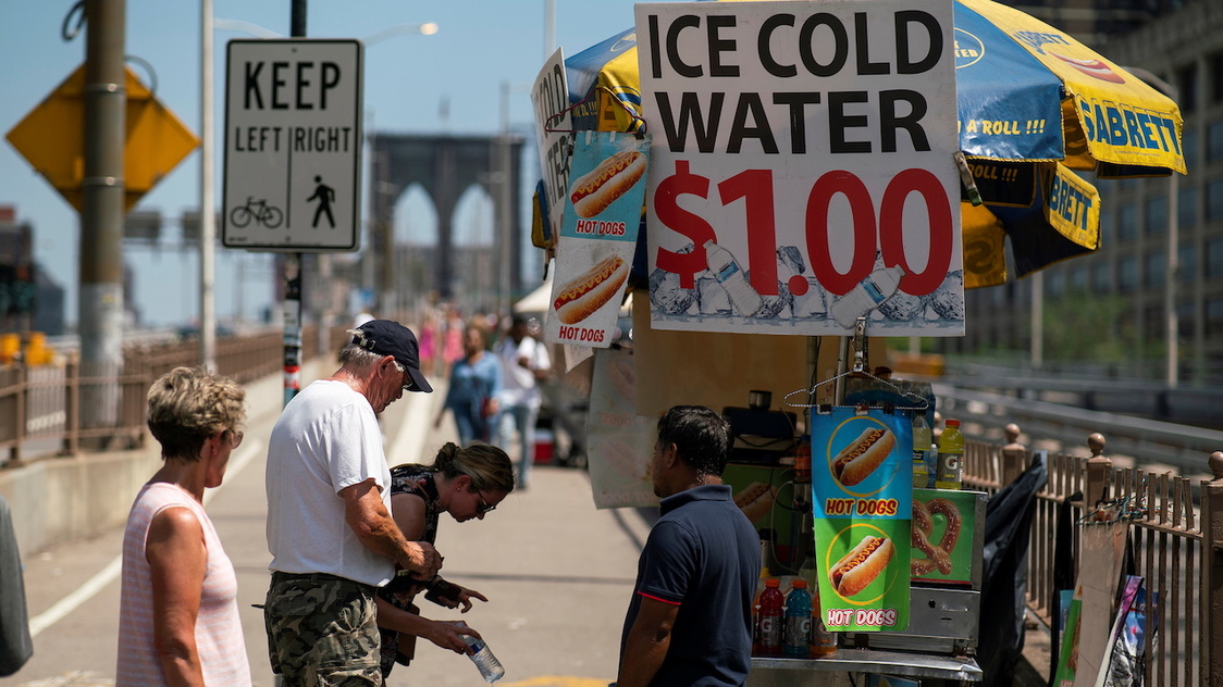 Mùa hè nóng bỏng ở Mỹ và Canada